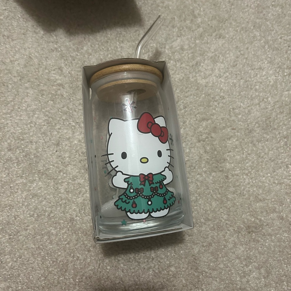 BNWT Hello Kitty Glass Tumbler with Straw